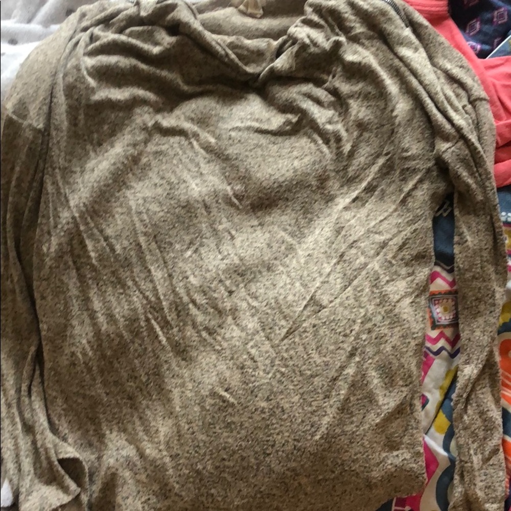 Gray shirt with zippers